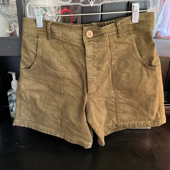 JUNGMAVEN olive shorts large - Picture 1 of 3
